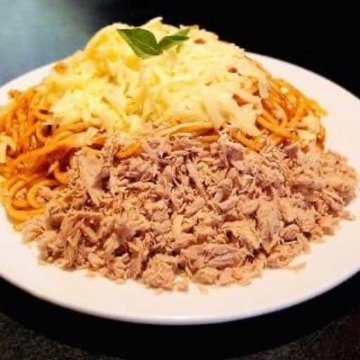 Espaguetis con Atún — Ayayai, comida a domicilio